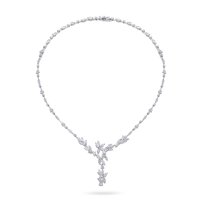 Gradiva Midnight Lilies | Diamond Necklace | 18K Gold